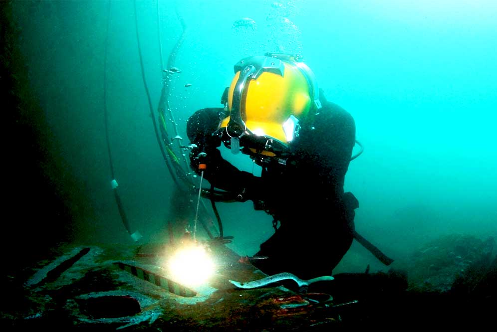 Underwater welder